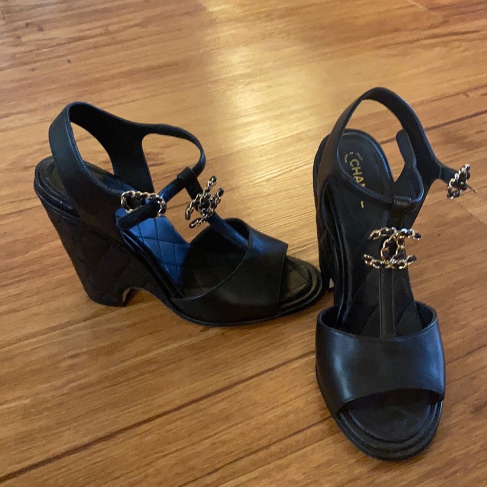 Brand new CHANEL wedges size 39